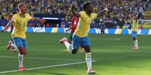 Raphinha, Vini Jr. e Douglas Santos SE Destacam em Números da Estreia