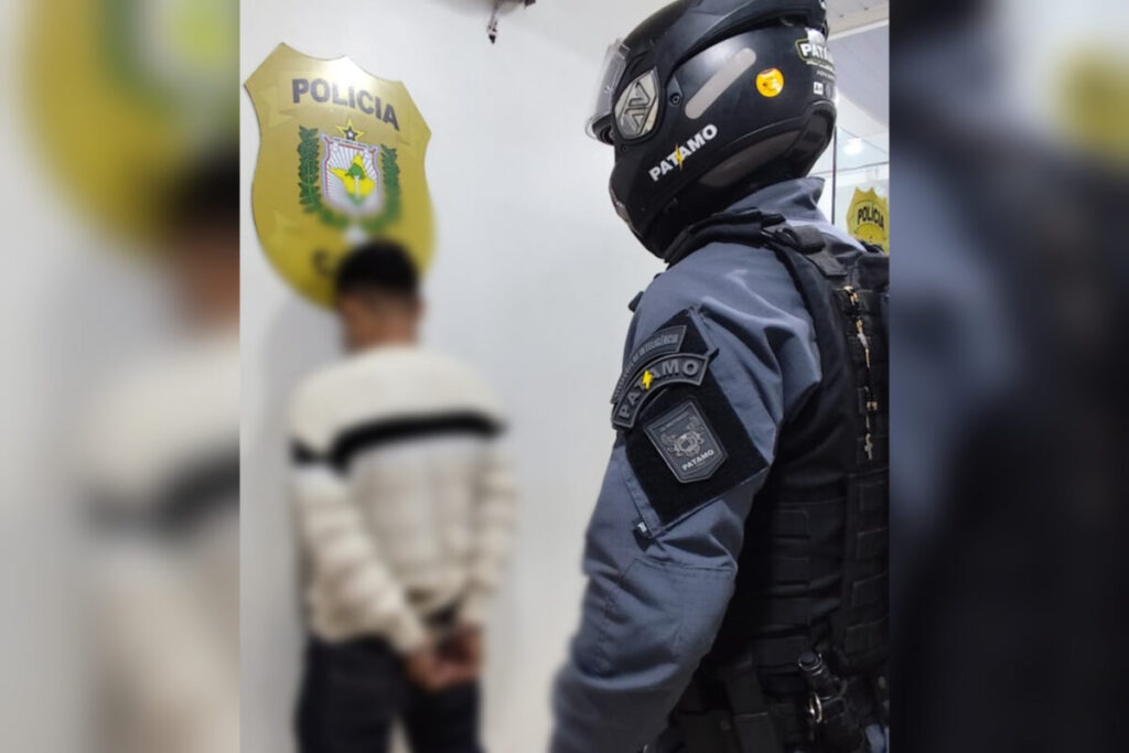 Adolescente agride PMs com empurrões e pontapés durante abordagem