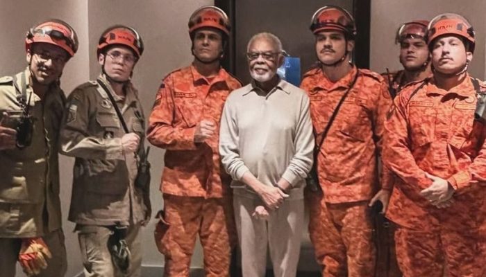 Gilberto Gil É Socorrido por Bombeiros Após Ficar Preso em Elevador