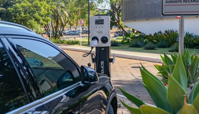 Governo Mantém Alta de Imposto para Carros Elétricos e Cria Cota Zero