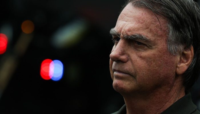 Bolsonaro Pede ao STF Autorização para Ir ao Dentista com a Nora