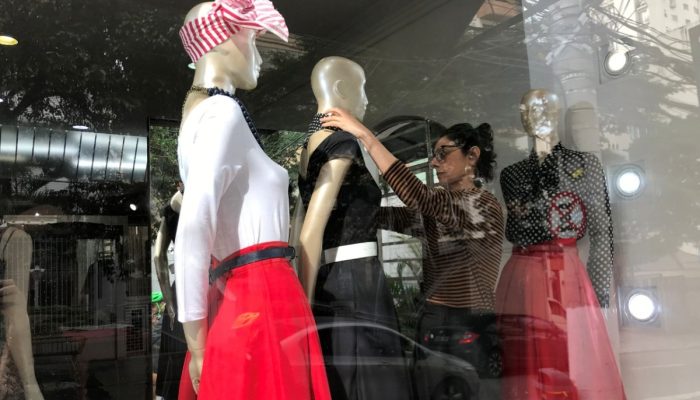 Setor de Serviços do Brasil Fica Estável em Junho, Superando Expectativas