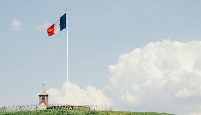 Russo Atropela Pedestres na França: 1 Morto, 10 Feridos