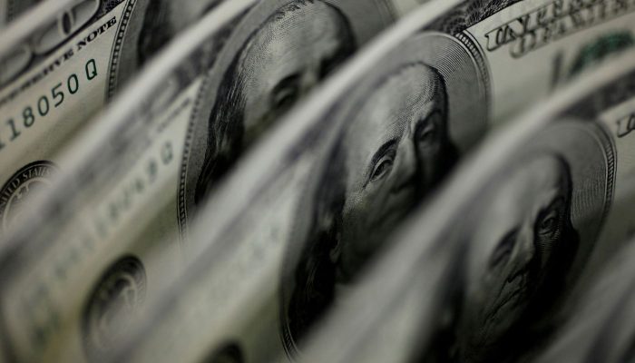 Dólar Avança para R$ 5,11 com Tensão Global; Bolsa Oscila