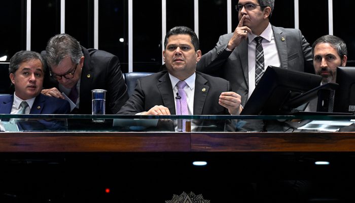 Tensão no Congresso: Davi Alcolumbre Busca Reaproximação com Lula