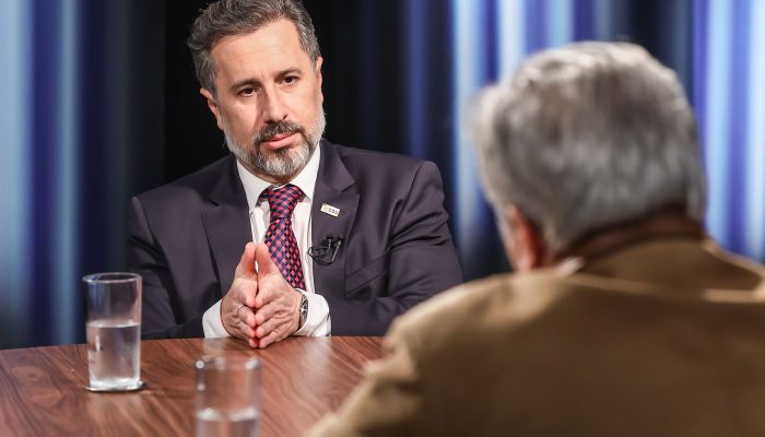 Ministro da Cgu Debate Combate À Corrupção em Entrevista