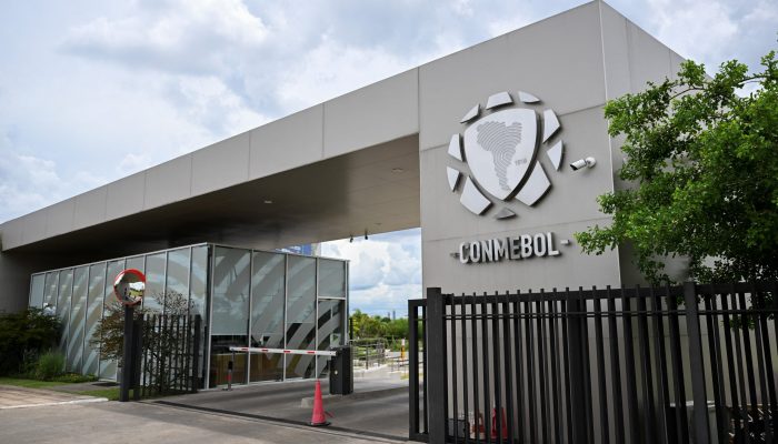 Fifa e Conmebol: um Jogo de Poder com o Futuro do Futebol em Campo