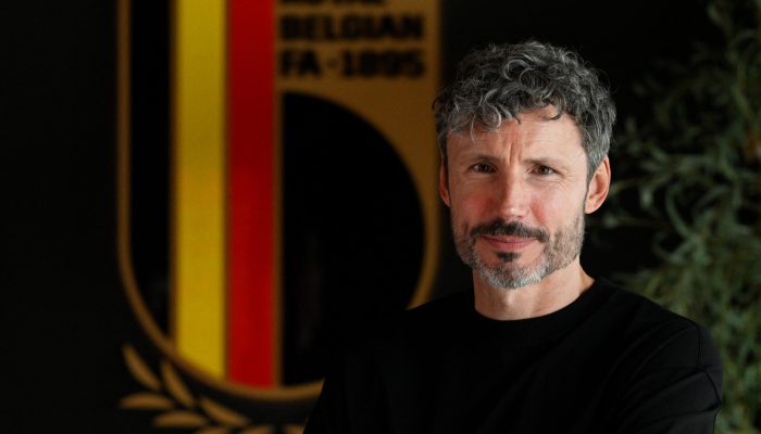 Van Bommel Busca Diálogo com Courtois Sobre Futuro na Seleção Belga