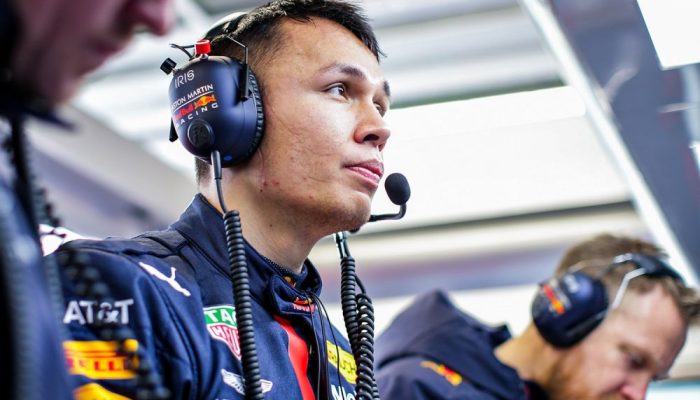 Albon Presta Homenagem a Nigel Mansell ao Quebrar Recorde na F1
