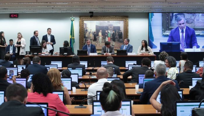Câmara Aprova PEC que Reduz Maioridade Penal para 16 Anos
