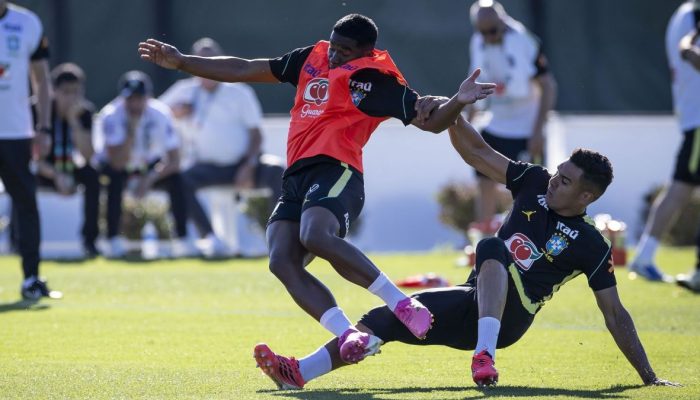 Casemiro Dá Carrinho em Endrick em Treino da Seleção; Veja