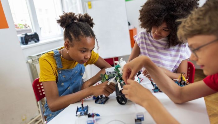 Robótica para Jovens: Torneio em SP Discute IA e Educação