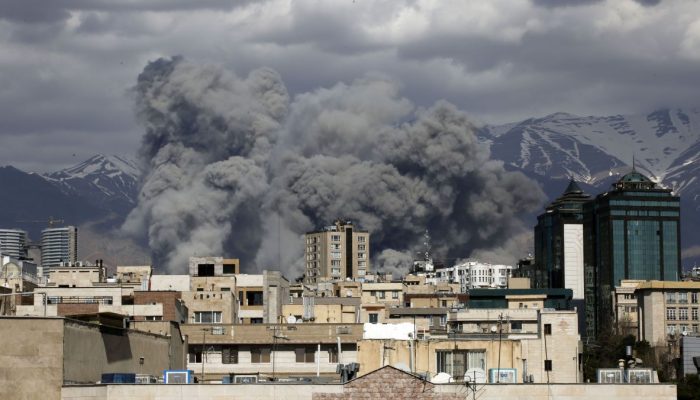 EUA e Irã Negociam Fim da Guerra na Suíça Neste Domingo