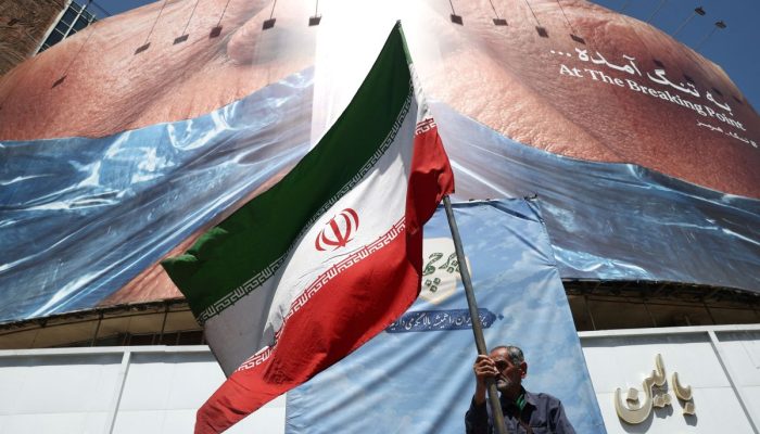 Parlamentar Iraniano Alerta Sobre ‘enganação’ de Trump em Acordo