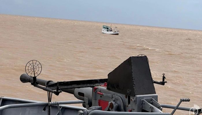 Marinha Apreende Barco com 9 Toneladas de Pescado Irregular no AP