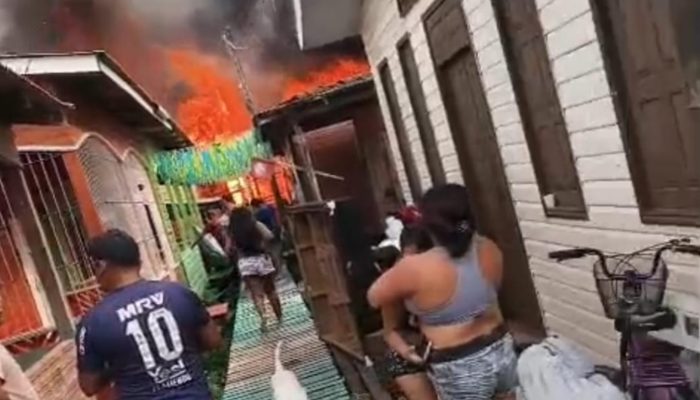 Incêndio Destrói 20 Casas em Área Portuária de Santana