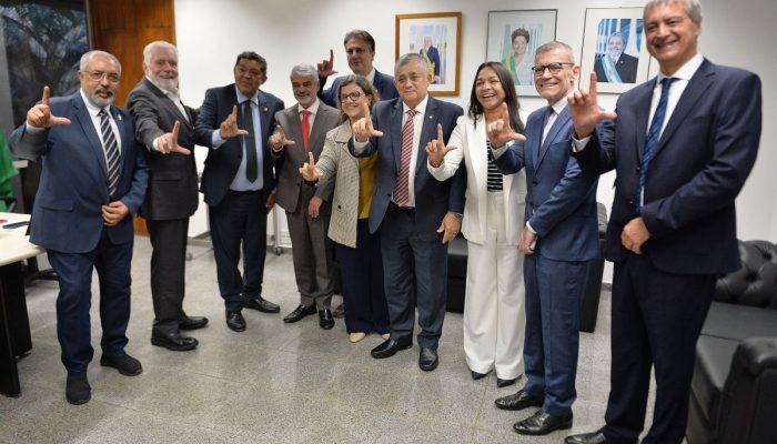 PT no Senado: Camilo Santana e Beto Faro Disputam Liderança