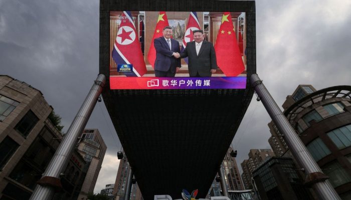 Xi Jinping Reitera Apoio À Coreia do Norte em Rara Visita a Kim Jong-un