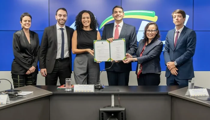 AGU Garante Posse de Servidora Exonerada por Banca Racial