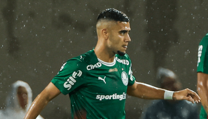 Andreas Pereira É Suspenso por Dois Jogos na Libertadores