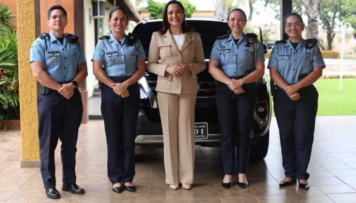 Da esquerda para a direita, Muana Kerlla Martins, Theanne Medeiros, Mailza Assis, Ingra Rezende e...
