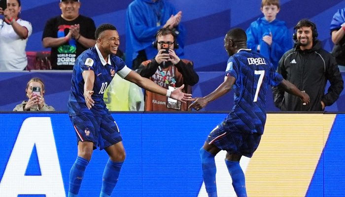 França Vence Iraque por 3 a 0 Após Longa Paralisação por Chuva