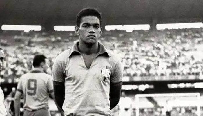 NY Times Publica Obituário de Garrincha 43 Anos Após Morte