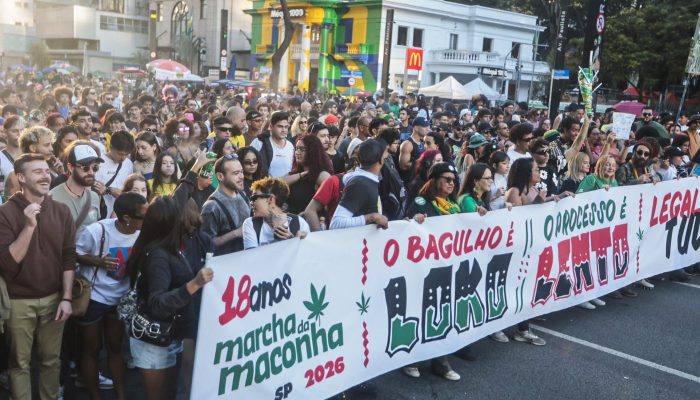 Marcha em SP Debate Legalização da Maconha e Uso Medicinal