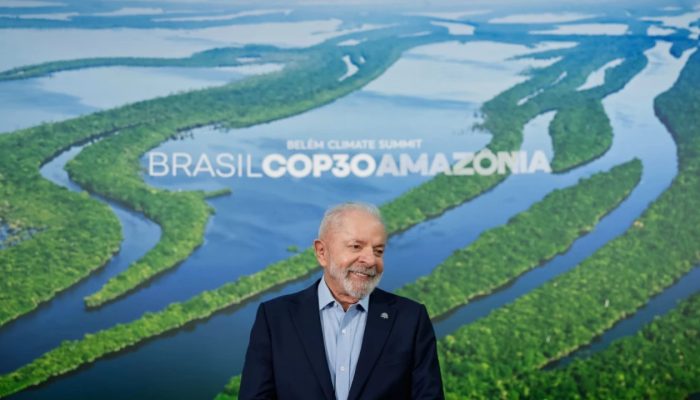 Durante a COP30, em Belém, o presidente Lula defendeu o fim dos combustíveis fósseis, mas o av...