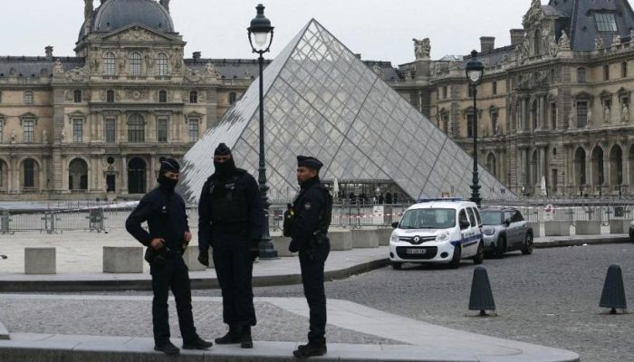Senha do sistema de vigilância do Museu do Louvre, em Paris, era o próprio nome do local Imagem...