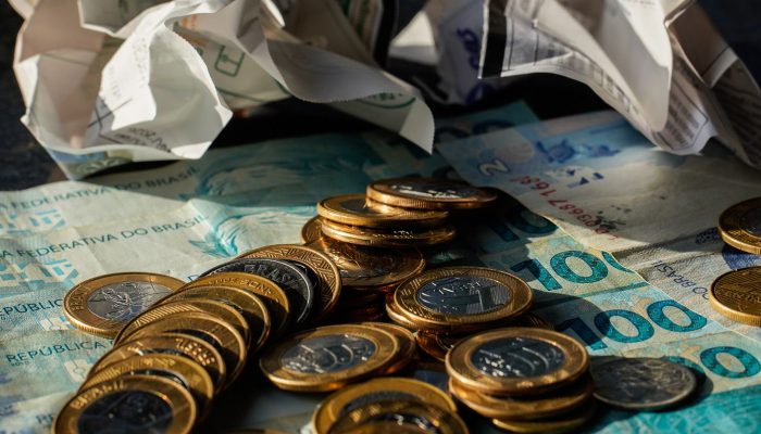 Economia Avança 0,7% em Maio com Força do Consumo Familiar