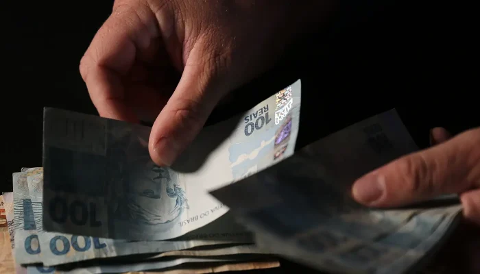 Amazonas: R$ 482,8 Milhões Esquecidos em Bancos Sacados em Abril