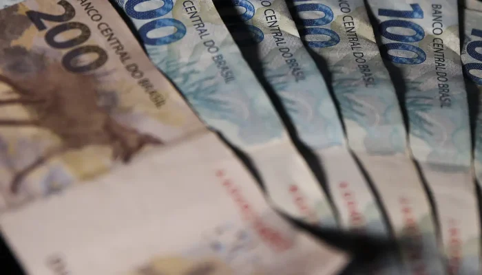 Redução da SELIC É Vista Como Insuficiente por Indústria e Trabalhadores