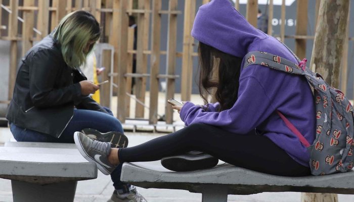Inclusão Digital na Era da IA Exige Pensamento Crítico, Aponta Especialista