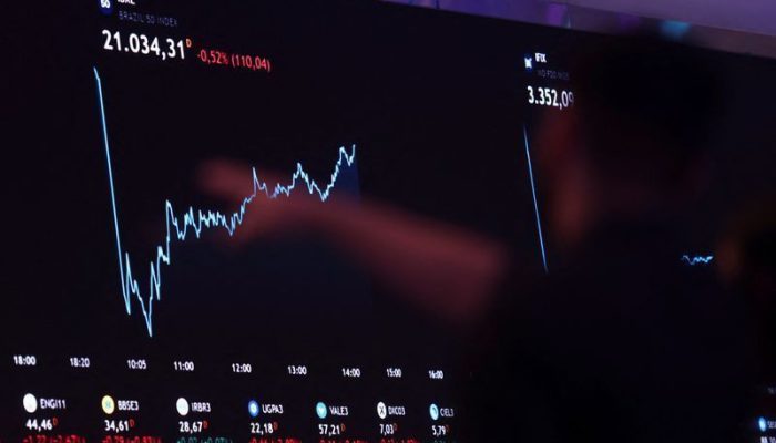 Dólar Cai no Brasil com Olho em Dados de Emprego dos EUA