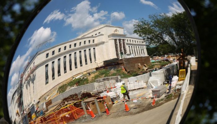 Fed dos EUA: Juros Podem Subir para Conter Inflação, Mas Incerteza Persiste