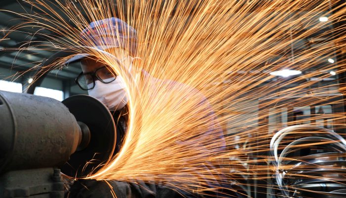 Produção da Indústria Brasileira Recua e Perde Ganhos do Início do Ano
