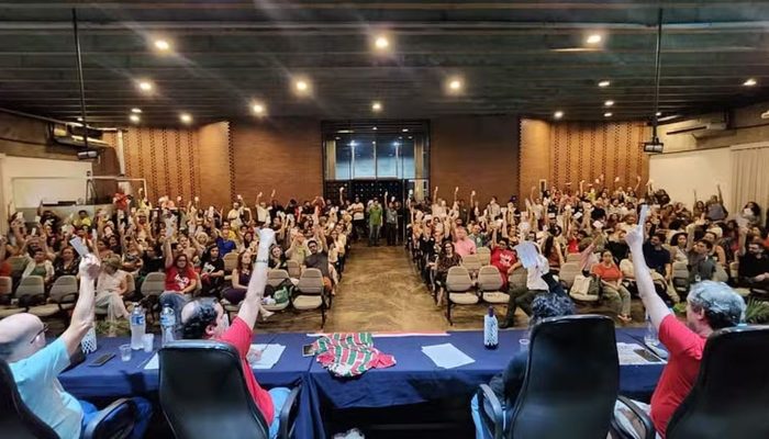Professores da UERJ Encerram Greve Após 3 Meses de Paralisação